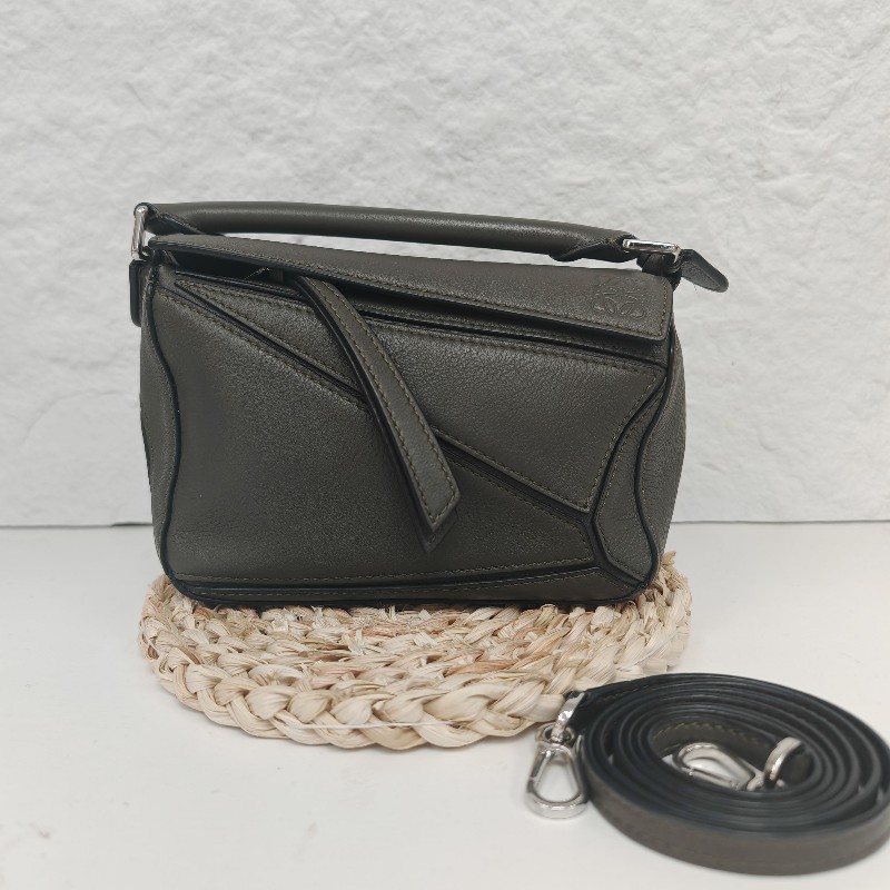 Loewe Puzzle mini 卡其綠 有肩帶-1
