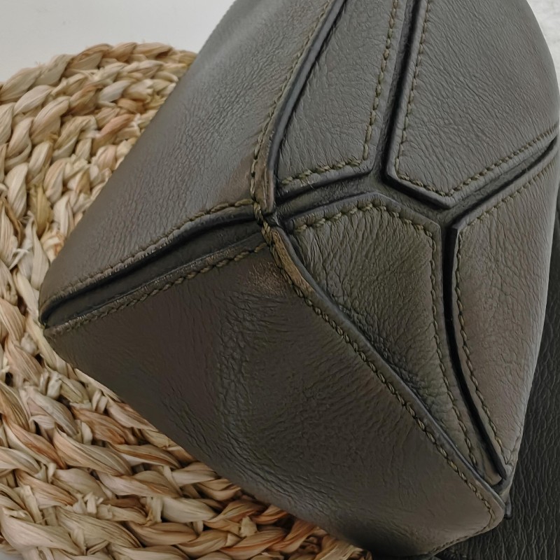 Loewe Puzzle mini 卡其綠 有肩帶-2