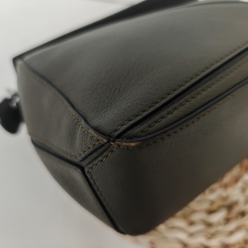 Loewe Puzzle mini 卡其綠 有肩帶-3