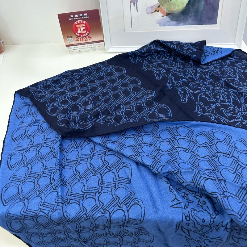 HERMES愛馬仕 Tissee Reversible Horse Mix 舒適保暖 絨線圍巾 藍色-1