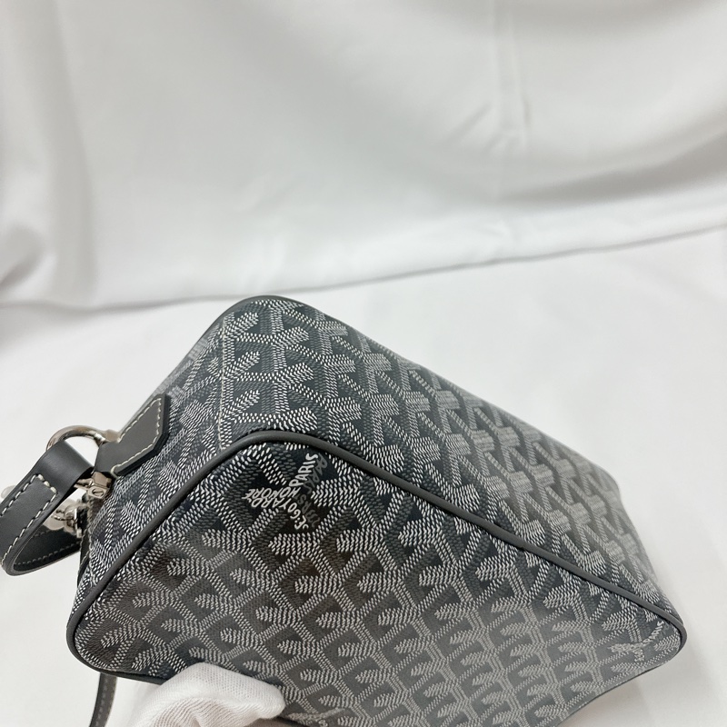 莉亞精品♡ Goyard相機包灰色 全新品-6