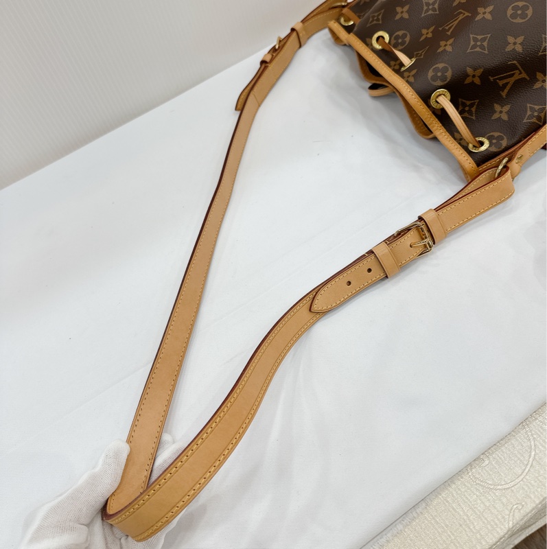 莉亞精品♡ LV 老花抽繩水桶包 二手美包-12