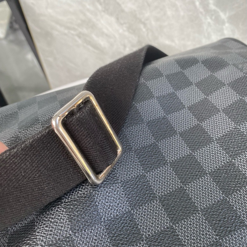 Louis Vuitton 黑色棋盤格 翻蓋郵差 男款 尺寸約26x20x7-3