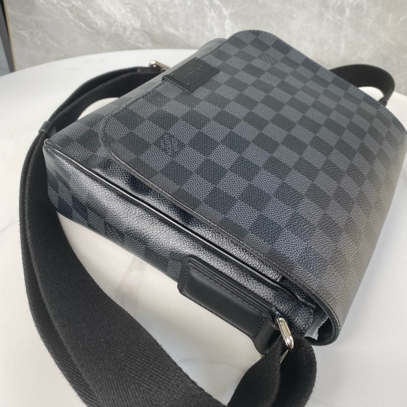 Louis Vuitton 黑色棋盤格 翻蓋郵差 男款 尺寸約26x20x7-4