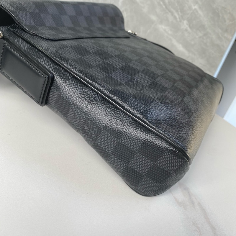 Louis Vuitton 黑色棋盤格 翻蓋郵差 男款 尺寸約26x20x7-7