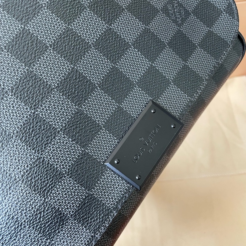 Louis Vuitton 黑色棋盤格 翻蓋郵差 男款 尺寸約26x20x7 15年-1