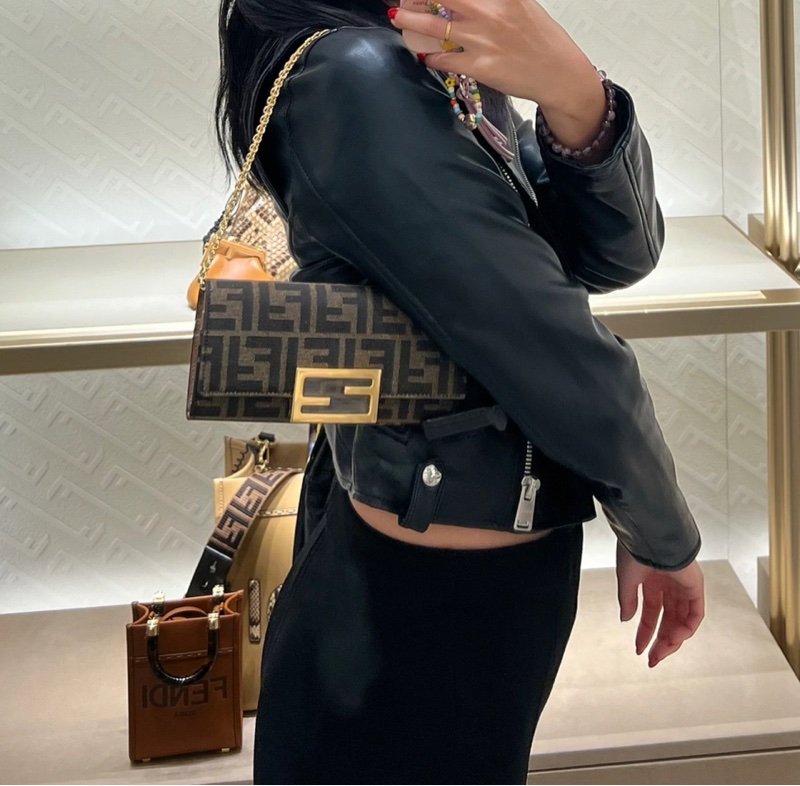 「JL精品代購」9新 FENDI 老花Woc-1