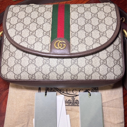 Gucci金扣下蓋磁吸肩斜背包