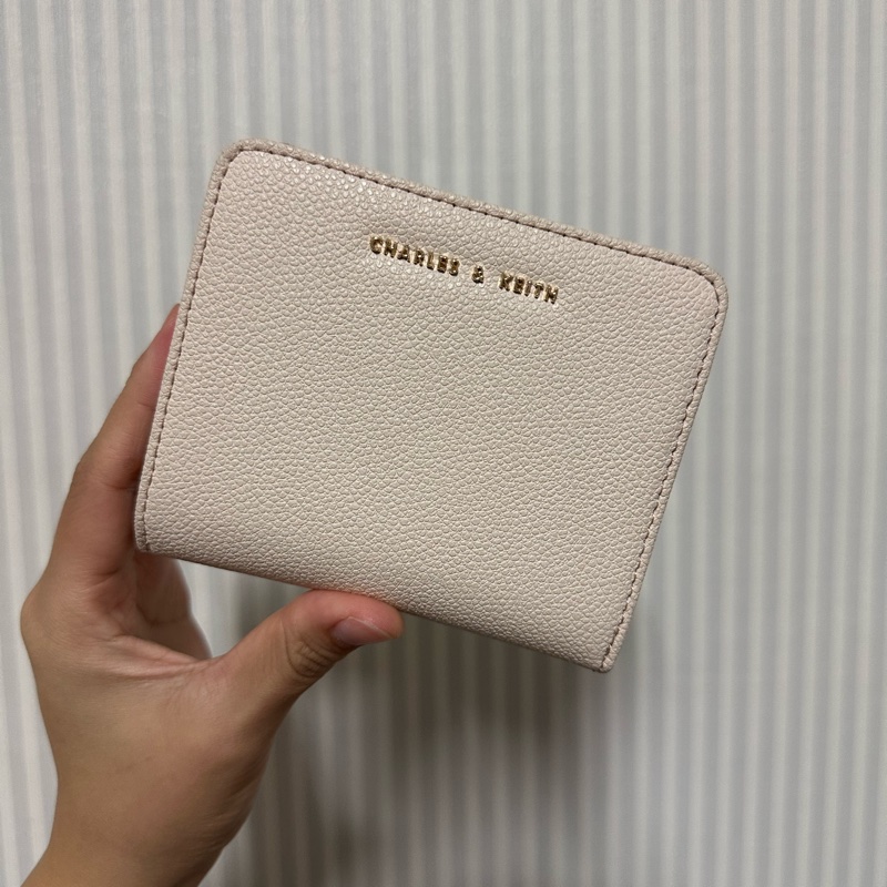 CHARLES & KEITH 粉色短夾-1