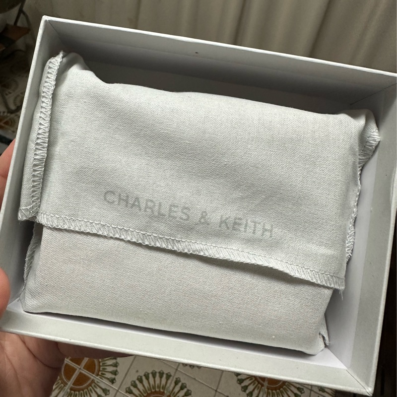 CHARLES & KEITH 粉色短夾-9