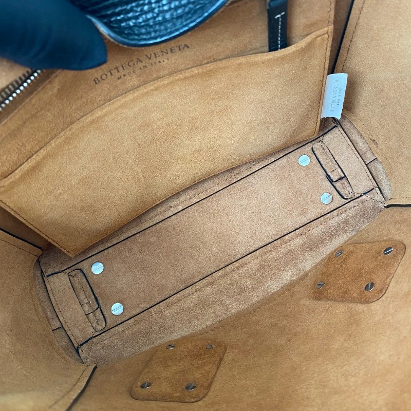 Bottega Veneta/葆蝶家 Acro 黑色手提包 單肩包 底長23cm-5