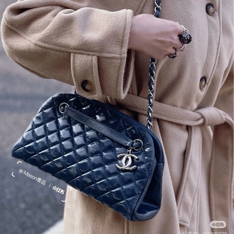 Chanel 海軍藍保齡球包-1