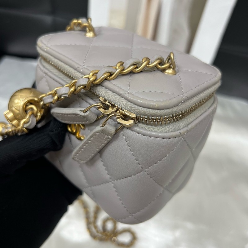Chanel香奈兒 灰色小羊皮金球 方盒子 化妝包 斜背包 肩背包 22年 晶片款-5