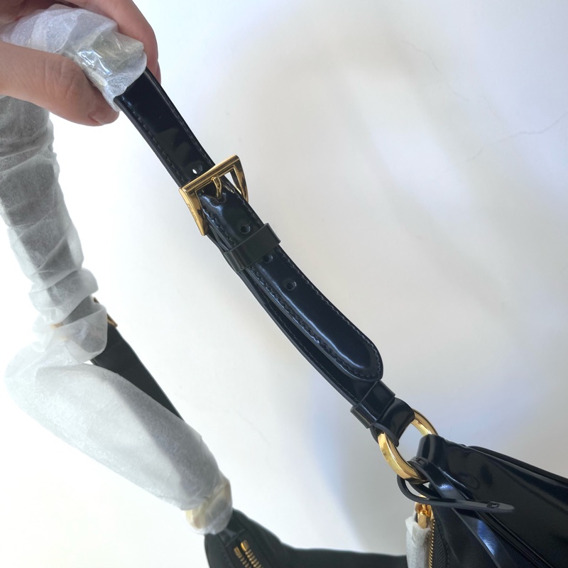 全新 prada Re-Edition 尼龍亮面皮革單肩包 黑色肩背包-5