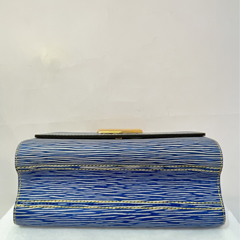 LV 藍EPI雙色Logo Twist鍊包-3