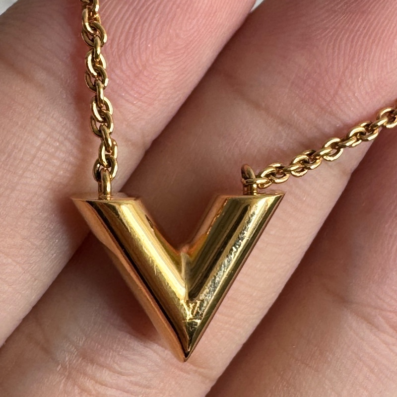 LV最經典❤️金色V字項鍊-12