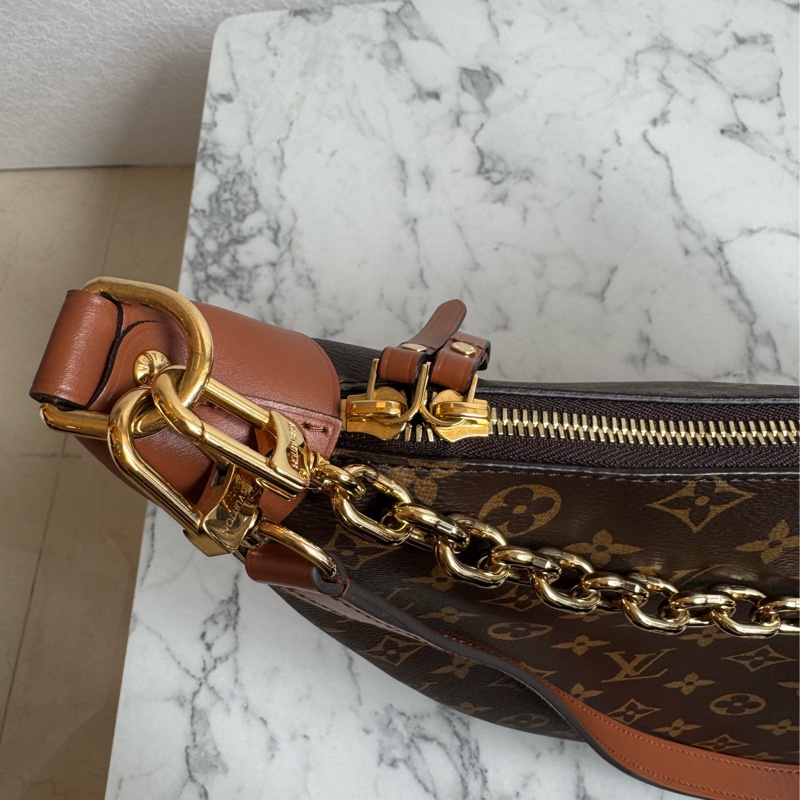 LV雙色花紋彎月包loop hobo-9