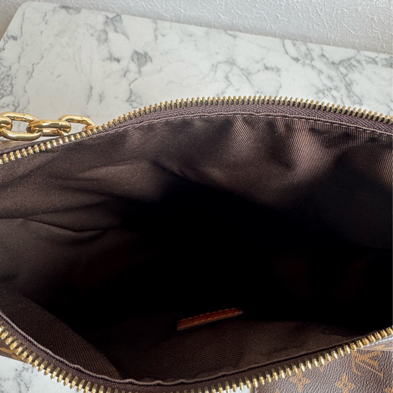 LV雙色花紋彎月包loop hobo-18