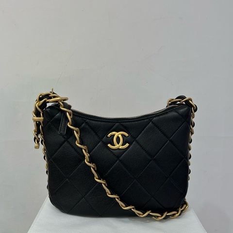 CHANEL黑羊皮金釦HOBO BAG