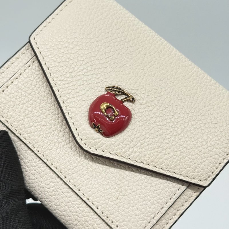 COACH 白色牛皮 蘋果🍎 三折短夾-4