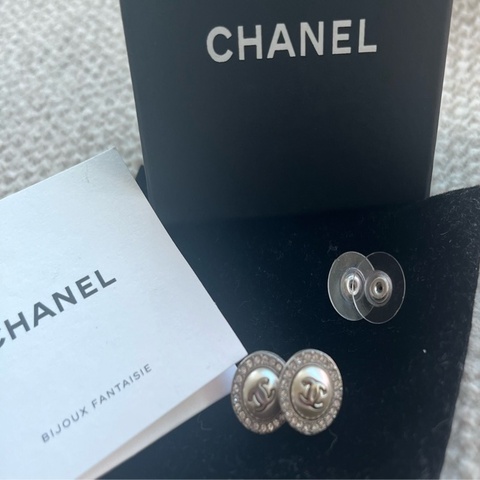 Chanel 香奈兒經典水鑽珍珠耳針耳環