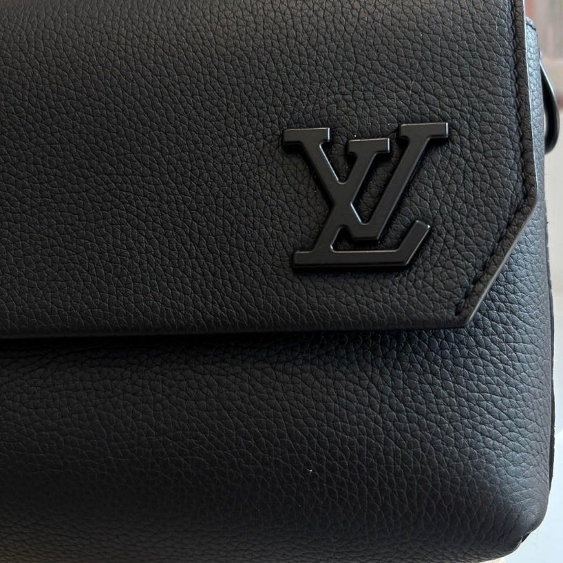 *SHIHNS名牌精品* LV M22482 Messenger Alpha Hobo AFi 包-3