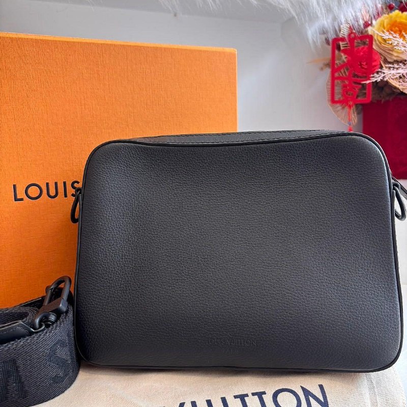 *SHIHNS名牌精品* LV M22482 Messenger Alpha Hobo AFi 包-4