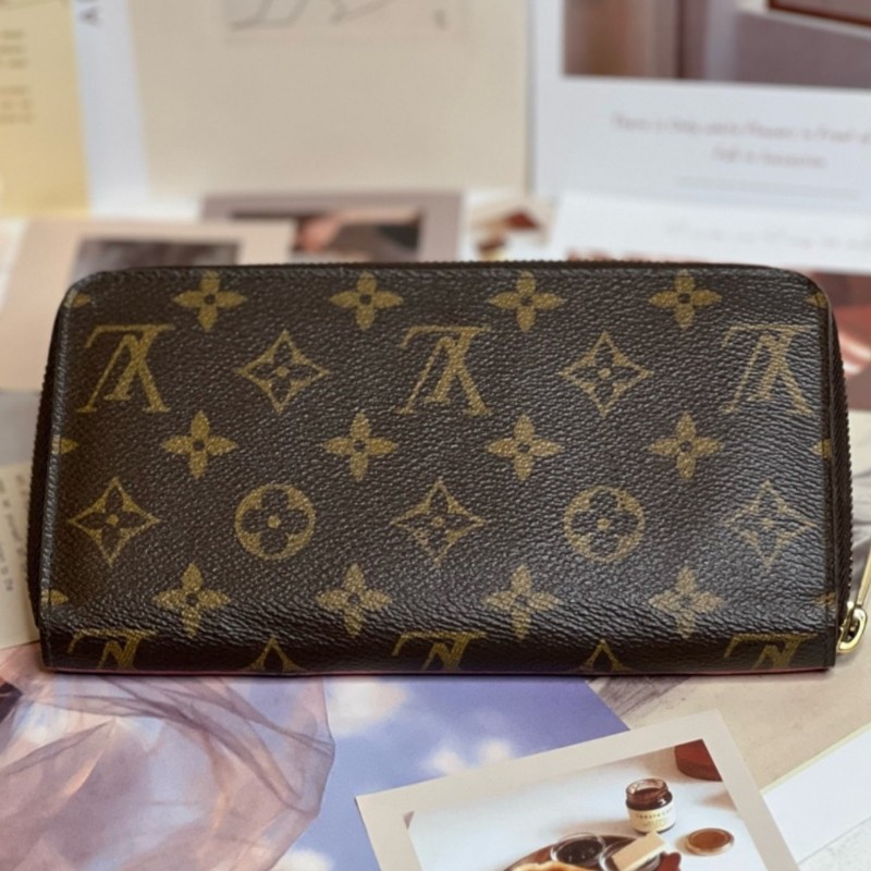 路易威登
Louis Vuitton 聖誕動畫  Monogram 帆布 Evasion Zippy 錢包-9