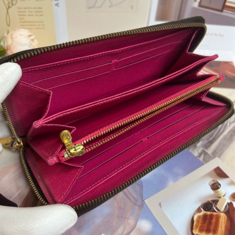 路易威登
Louis Vuitton 聖誕動畫  Monogram 帆布 Evasion Zippy 錢包-15