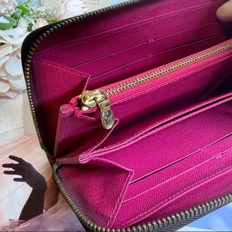 路易威登
Louis Vuitton 聖誕動畫  Monogram 帆布 Evasion Zippy 錢包-16