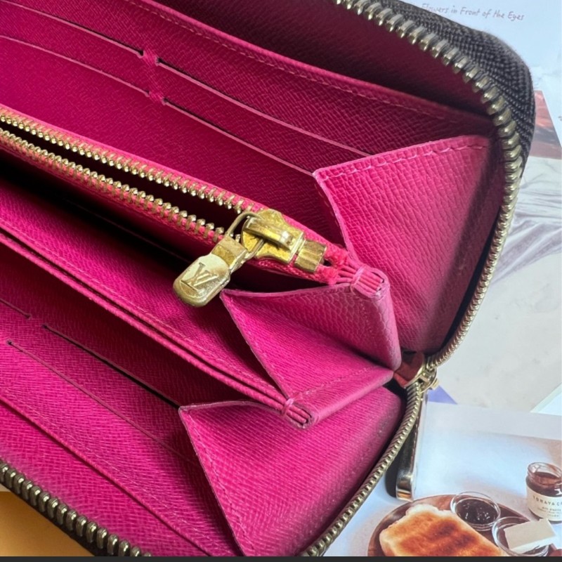 路易威登
Louis Vuitton 聖誕動畫  Monogram 帆布 Evasion Zippy 錢包-17