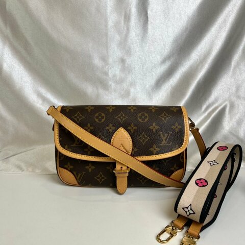 LV M45985/晶片款 老花DIANE肩背包