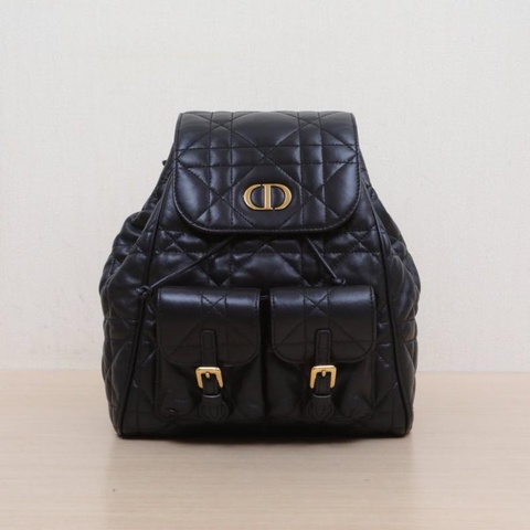 DIOR(迪奧) 2025早春系列 Caro 中號 雙肩包 超大藤格紋 黑色  金扣 2024 羊皮革