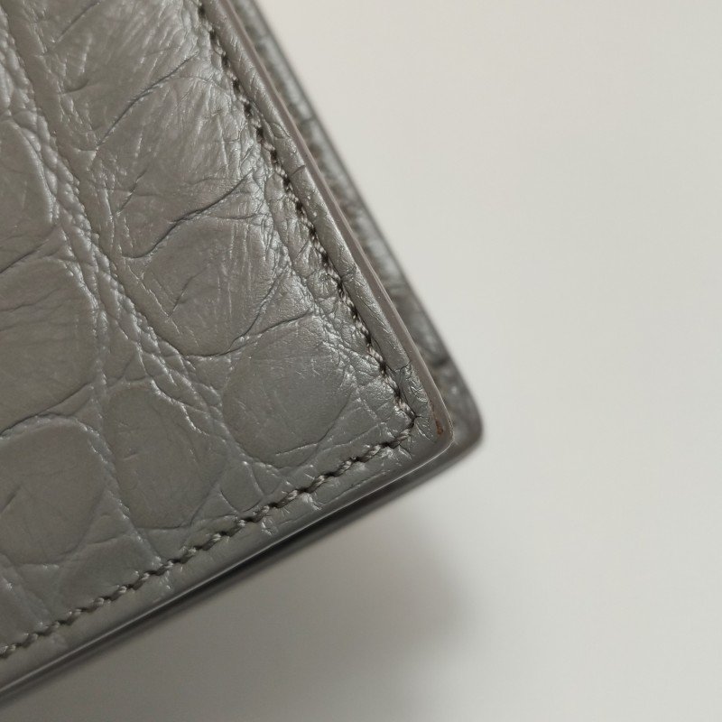 Saint Laurent 牛皮 純色 鱷魚 壓花 YSL標誌 翻蓋 手拿包-10