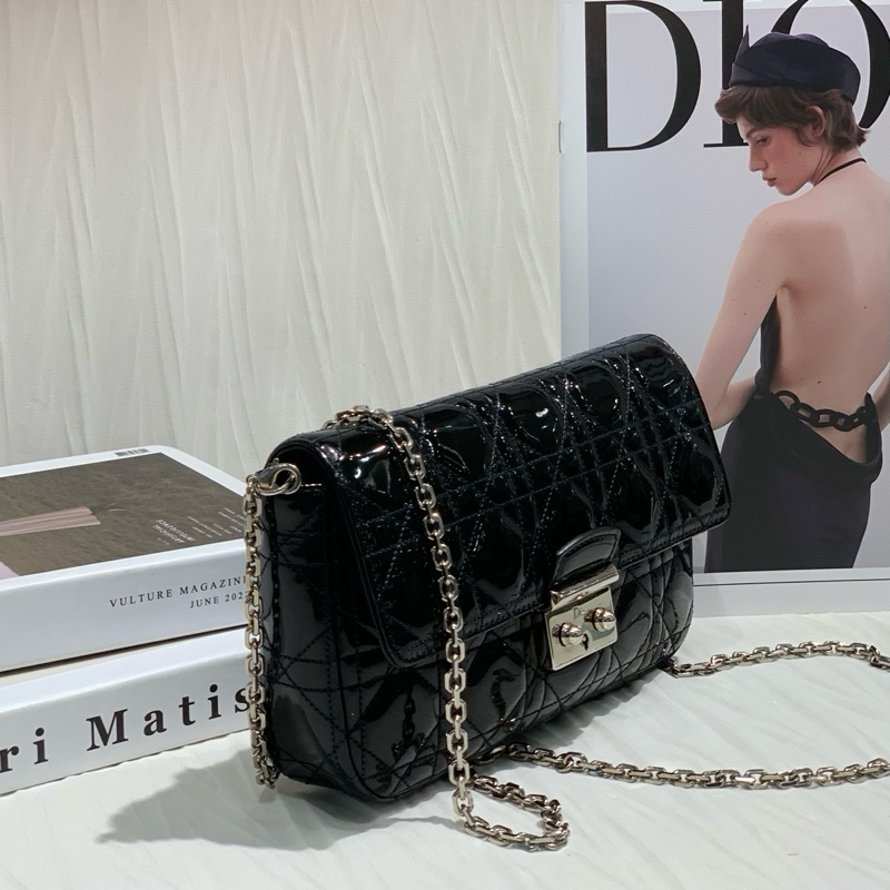 新到🍁Dior miss dior黑色漆皮鏈條包 22*11*5 黑銀高級-0