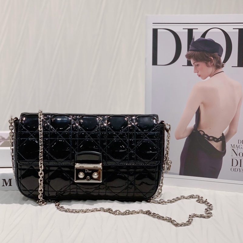 新到🍁Dior miss dior黑色漆皮鏈條包 22*11*5 黑銀高級-1