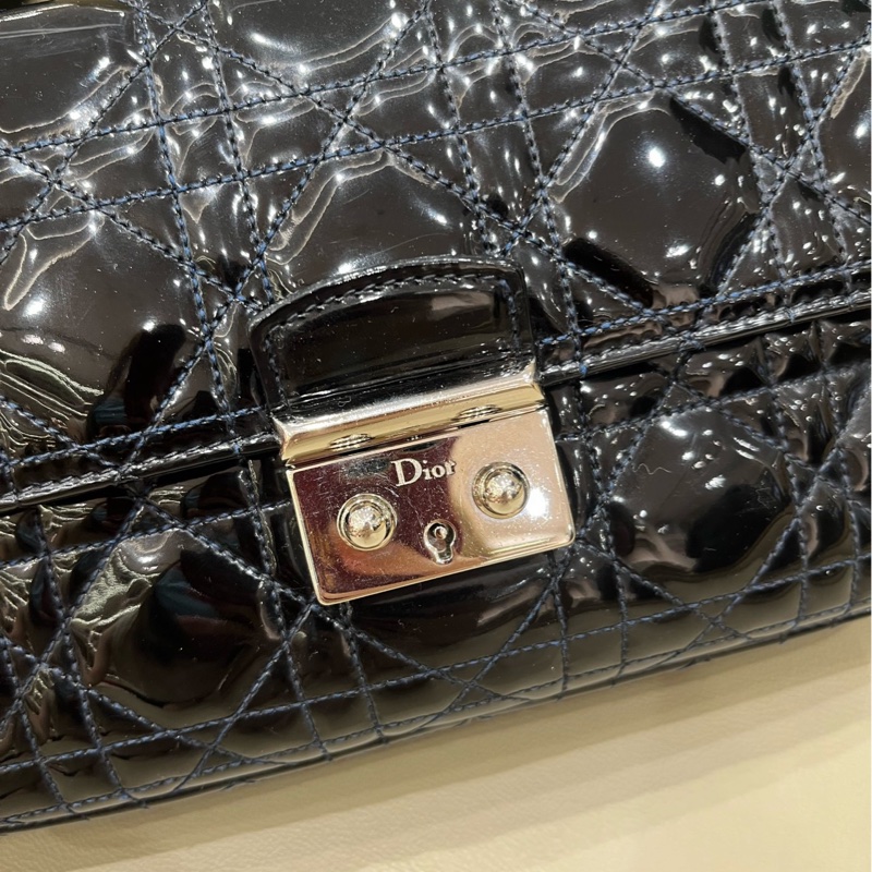新到🍁Dior miss dior黑色漆皮鏈條包 22*11*5 黑銀高級-8