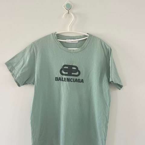 Balenciaga鼠尾草綠上衣
