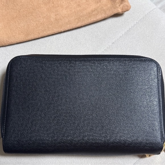 LV 黑色皮革手拿包-7