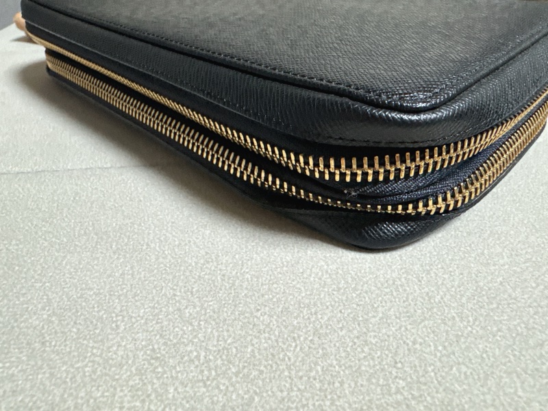 LV 黑色皮革手拿包-14