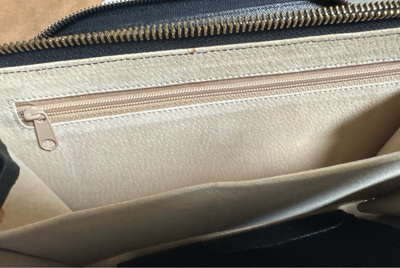 LV 黑色皮革手拿包-17