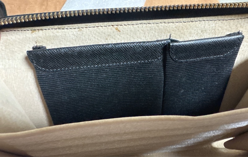 LV 黑色皮革手拿包-18