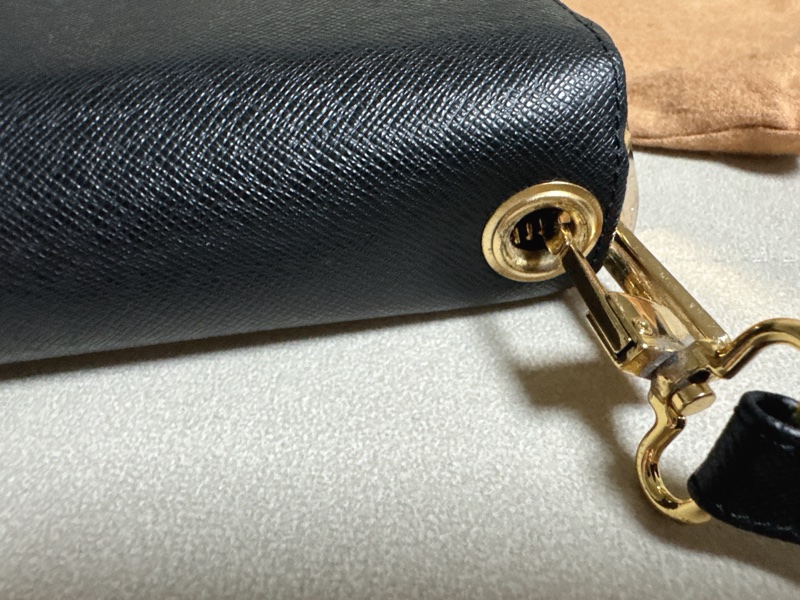 LV 黑色皮革手拿包-24