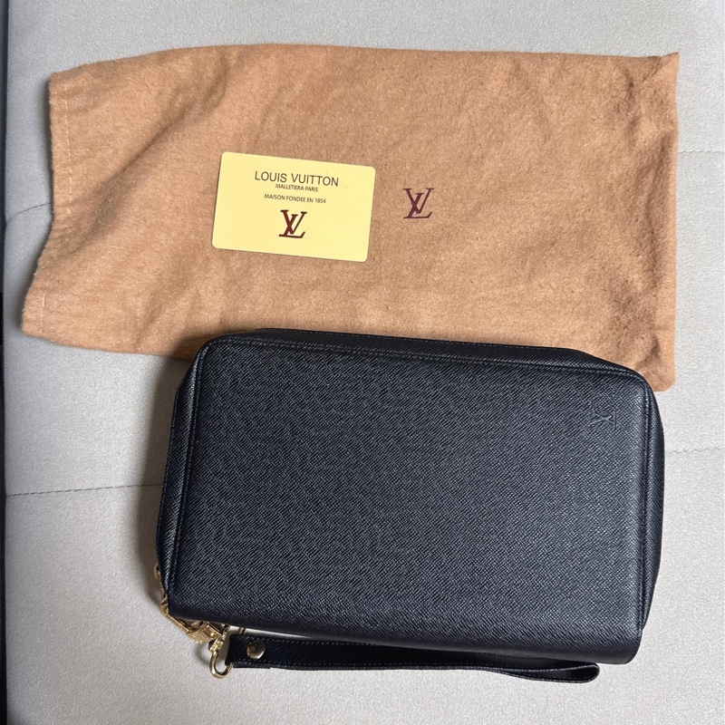 LV 黑色皮革手拿包-27