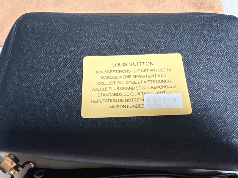 LV 黑色皮革手拿包-29