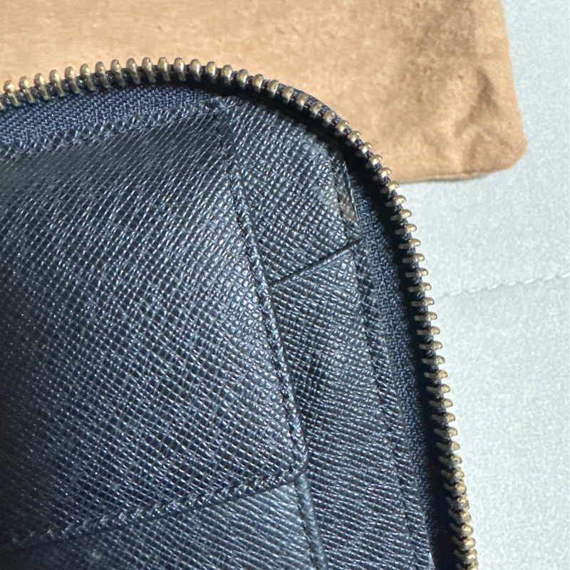 LV 黑色皮革手拿包-39