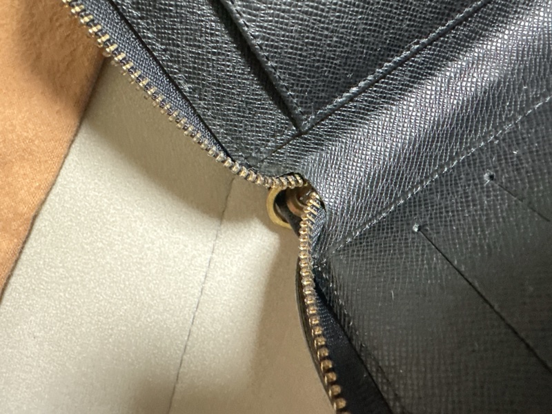 LV 黑色皮革手拿包-40