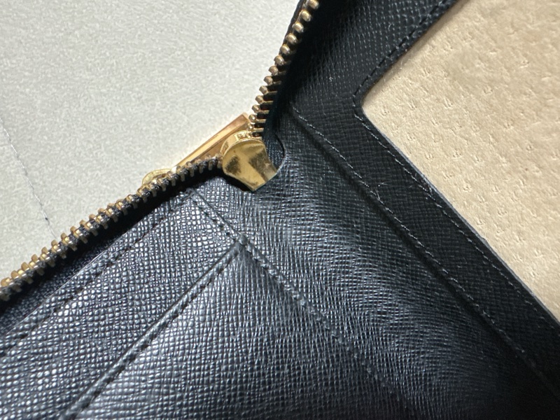 LV 黑色皮革手拿包-41