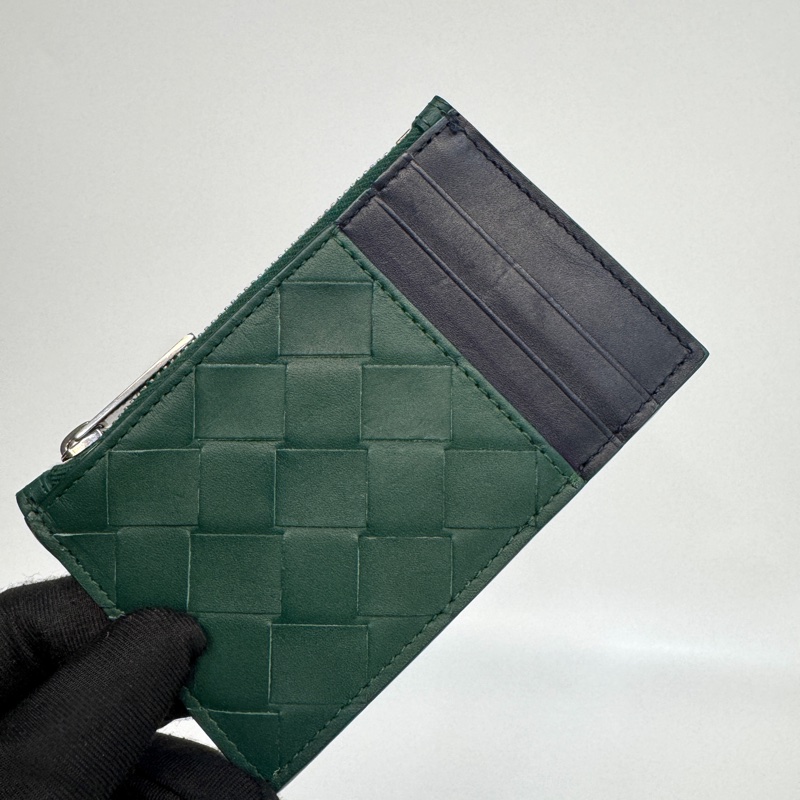 BV綠拚黑小牛皮編織6卡拉鍊卡包755985-8