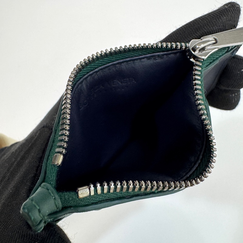 BV綠拚黑小牛皮編織6卡拉鍊卡包755985-11